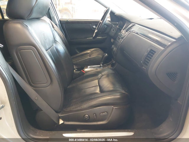 2011 CADILLAC DTS 1G6KD5E61BU123943 Photo 4