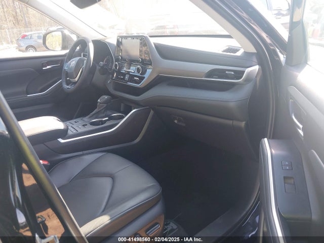 5TDGZRBH4NS215445 Toyota Highlander Xle
