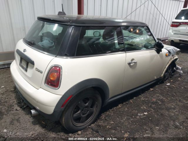 2008 MINI COOPER WMWMF33548TT61313 Photo 3