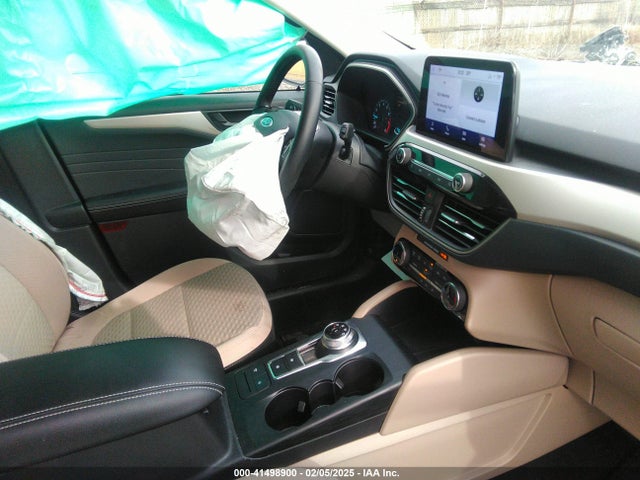 1FMCU9G66NUB71153 Ford ESCAPE SE