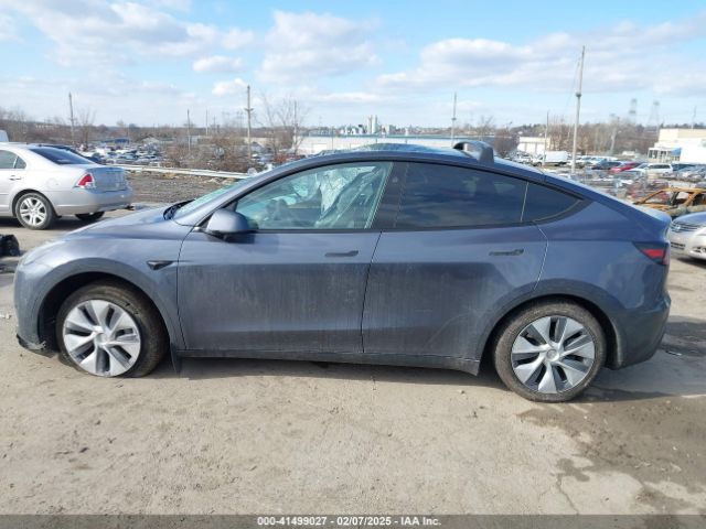 7SAYGDEE2PF853377 Tesla Model Y