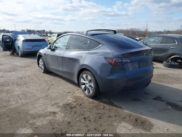 7SAYGDEE2PF853377 Tesla Model Y