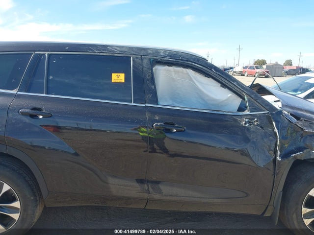 5TDGZRAH9NS096907 Toyota Highlander Xle