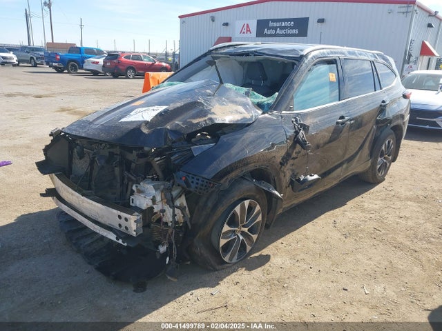 5TDGZRAH9NS096907 Toyota Highlander Xle