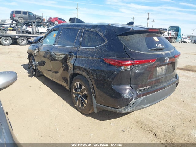 5TDGZRAH9NS096907 Toyota Highlander Xle