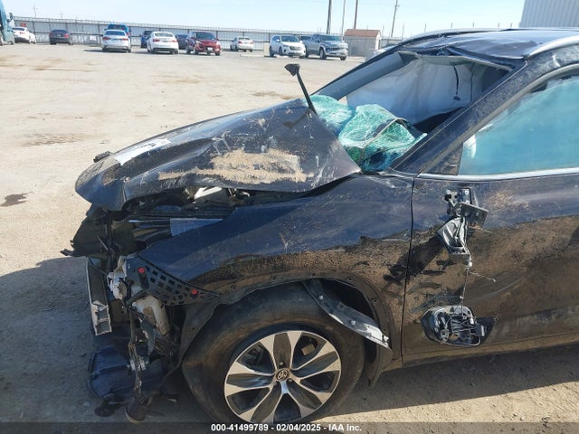 5TDGZRAH9NS096907 Toyota Highlander Xle