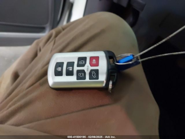 5TDYK3DCXFS553554 Toyota Sienna Xle/limited