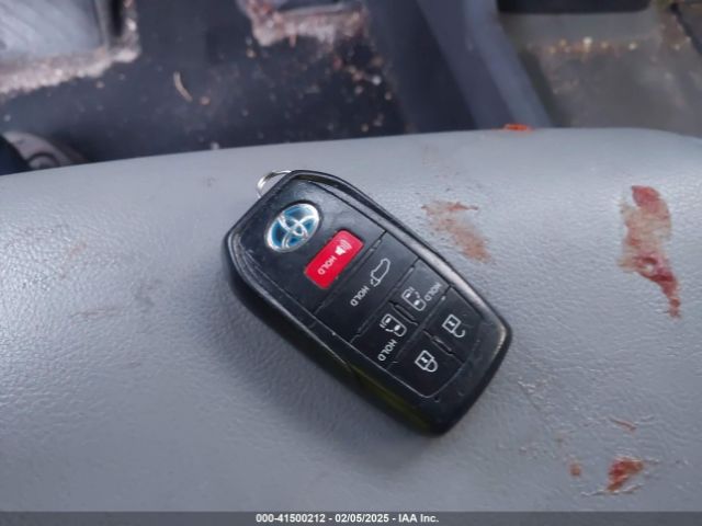 5TDYRKEC6MS048404 Toyota SIENNA XLE