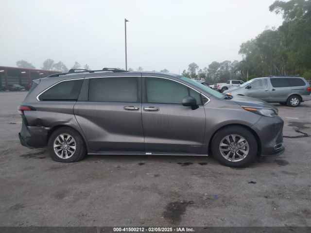 5TDYRKEC6MS048404 Toyota SIENNA XLE