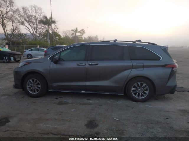 5TDYRKEC6MS048404 Toyota SIENNA XLE