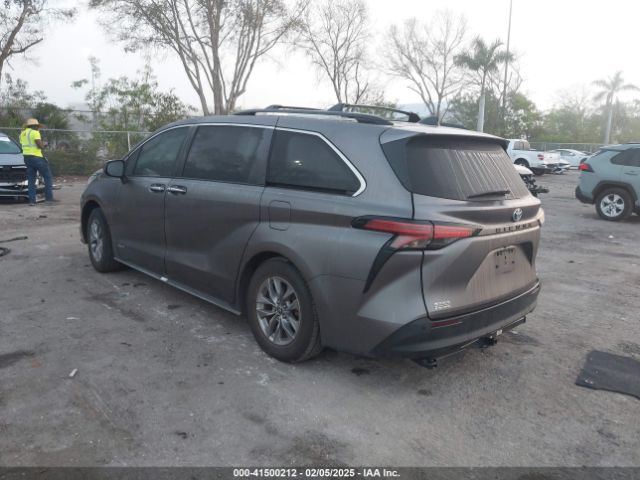 5TDYRKEC6MS048404 Toyota SIENNA XLE