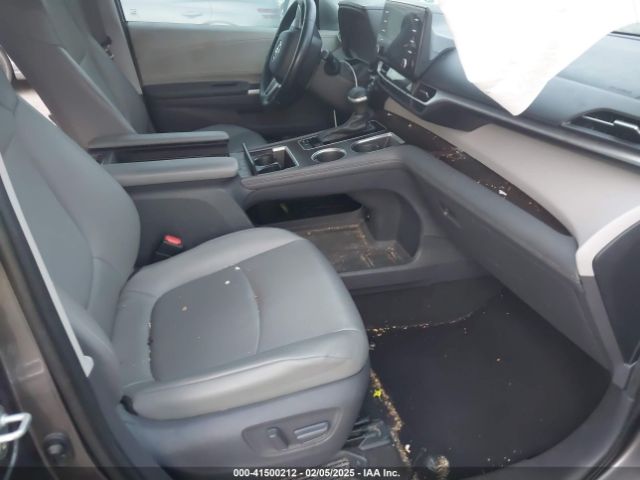 5TDYRKEC6MS048404 Toyota SIENNA XLE