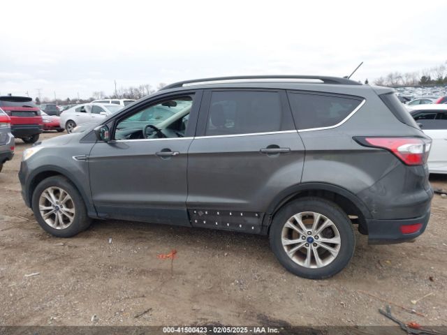 1FMCU0HD3JUA71031 Ford ESCAPE SEL