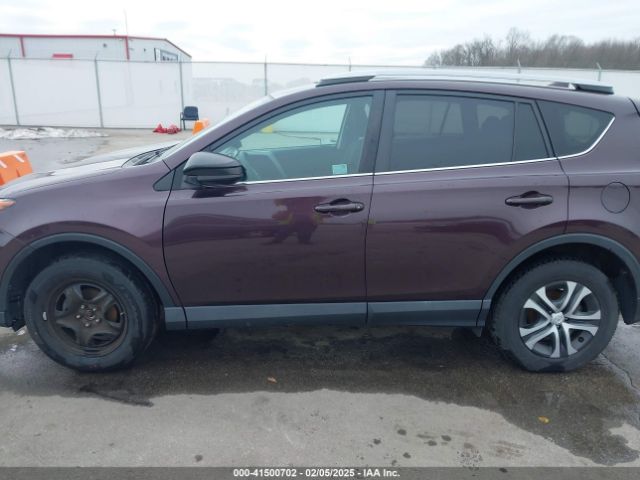 2T3BFREV6HW658462 Toyota RAV4 LE