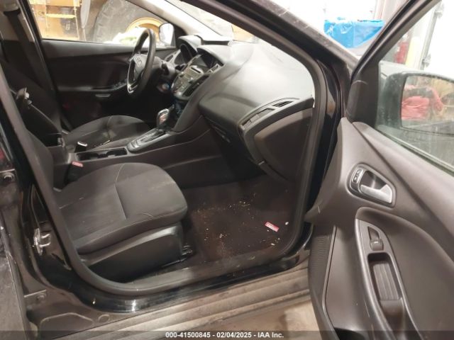1FADP3K22GL263814 Ford FOCUS SE