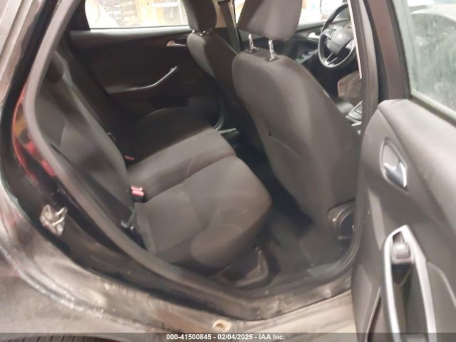 1FADP3K22GL263814 Ford FOCUS SE