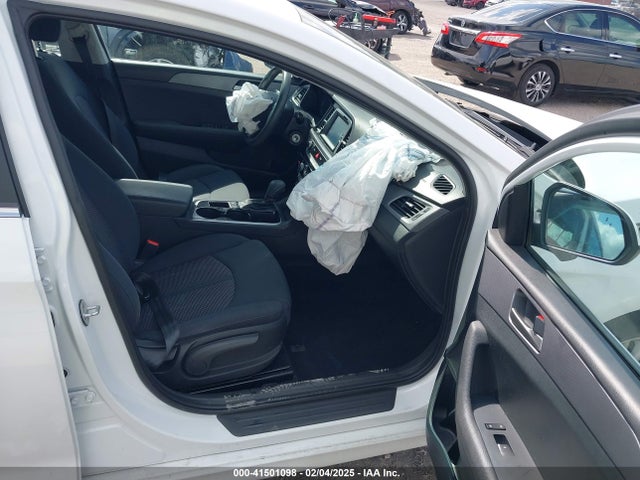 5NPE24AF1KH758199 Hyundai SONATA SE