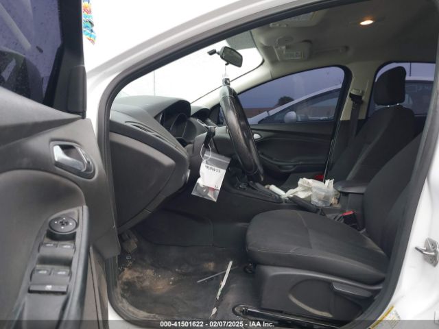 1FADP3K28GL302051 Ford FOCUS SE