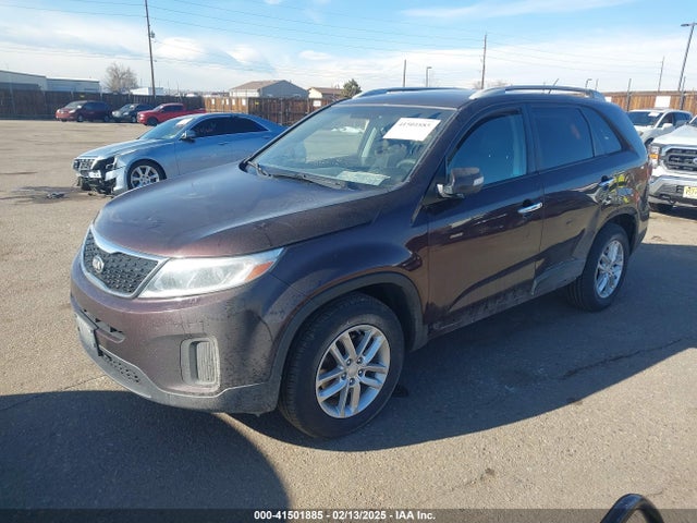 KIA Sorento Lx V6 2015 5XYKTDA76FG602908 Image 2
