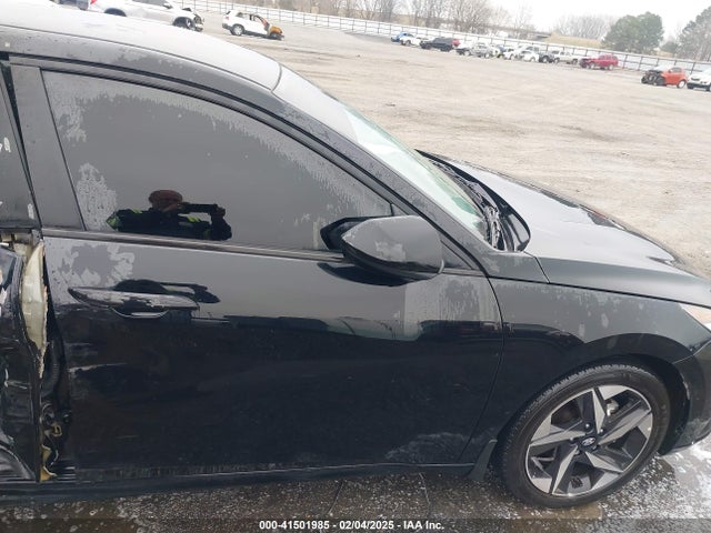 KMHLS4AG5PU579186 Hyundai ELANTRA SEL