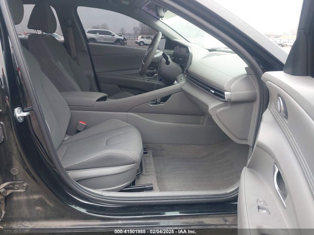 KMHLS4AG5PU579186 Hyundai ELANTRA SEL