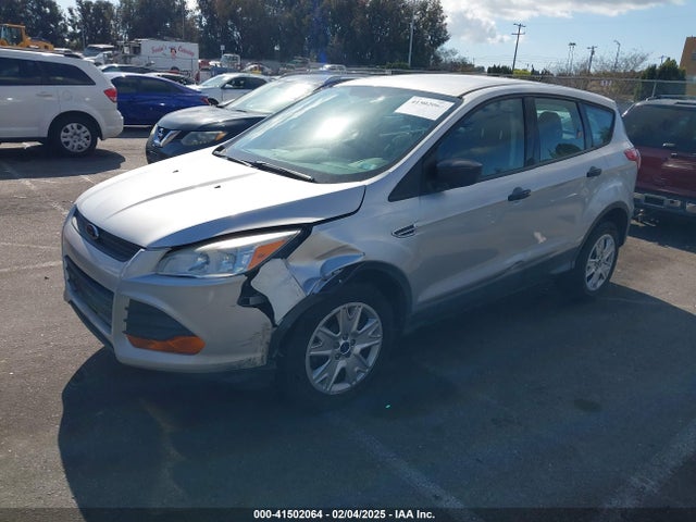 Ford ESCAPE S 2014 1FMCU0F73EUA22494 Image 2