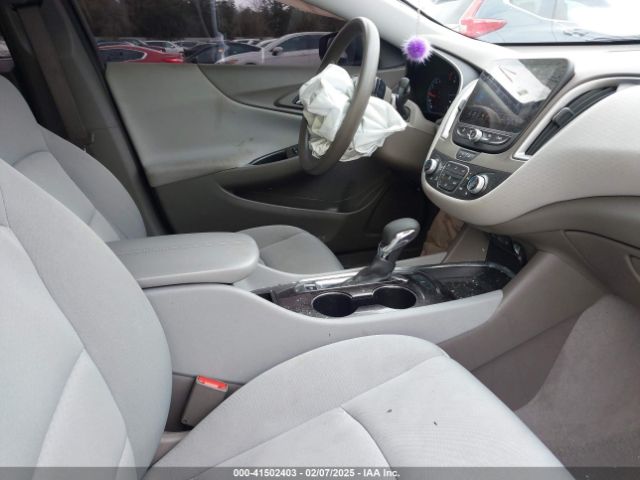 1G1ZD5ST4NF110188 Chevrolet Malibu Fwd Lt