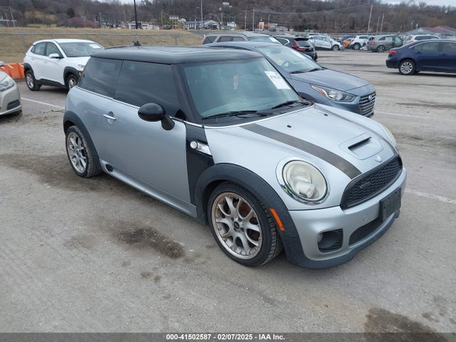 2007 MINI COOPER S WMWMF73507TT83735 Photo 0