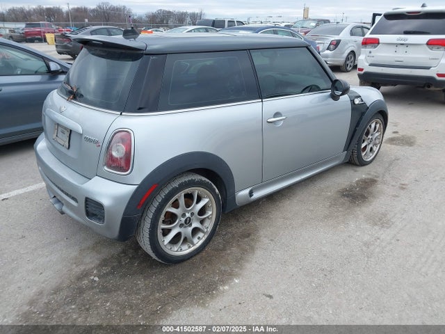 2007 MINI COOPER S WMWMF73507TT83735 Photo 3