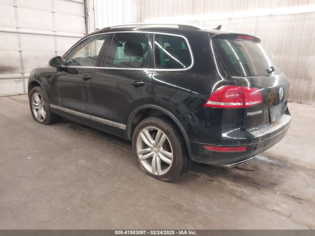 2011 VOLKSWAGEN TOUAREG WVGFK9BP2BD001256 Photo 2