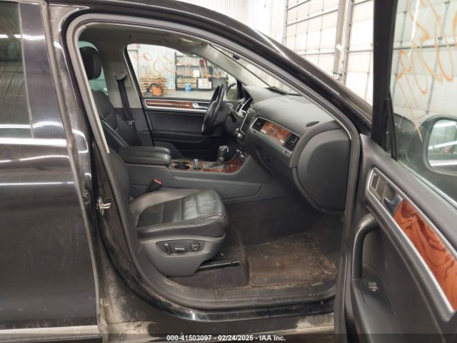 2011 VOLKSWAGEN TOUAREG WVGFK9BP2BD001256 Photo 4