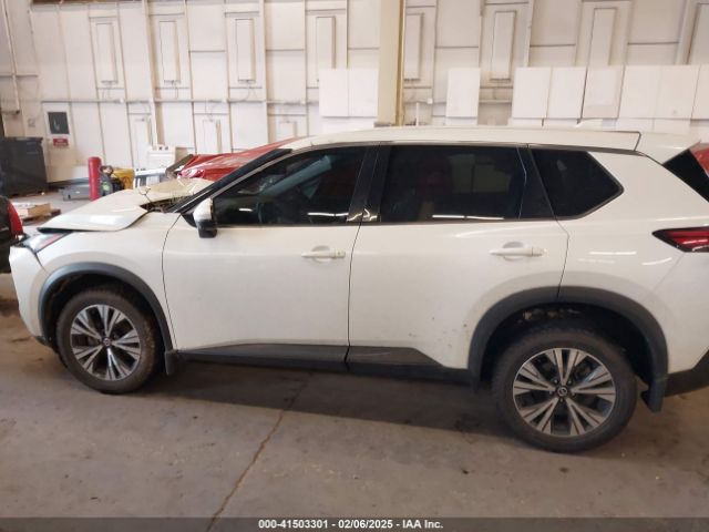 5N1AT3BBXMC775532 Nissan Rogue Sv Intelligent Awd