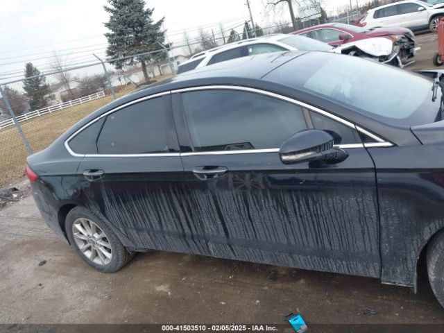 3FA6P0HDXHR249629 Ford FUSION SE