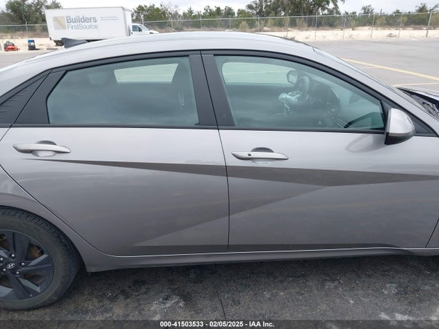 KMHLM4AG8NU325382 Hyundai ELANTRA SEL