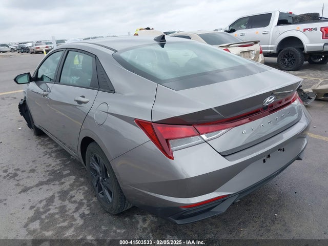 KMHLM4AG8NU325382 Hyundai ELANTRA SEL