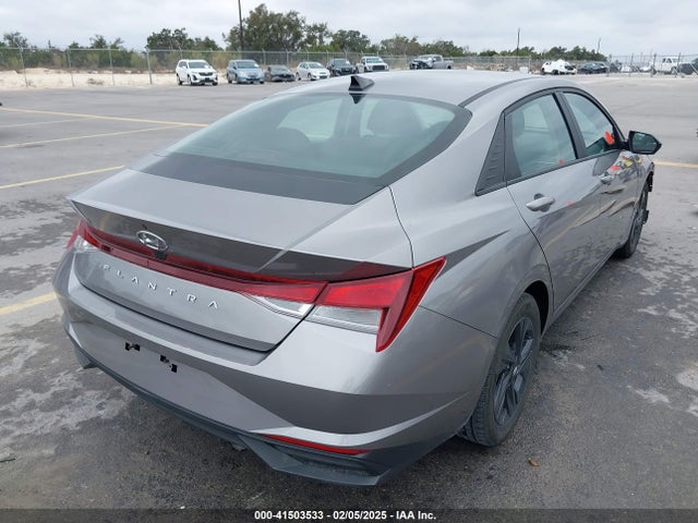 KMHLM4AG8NU325382 Hyundai ELANTRA SEL