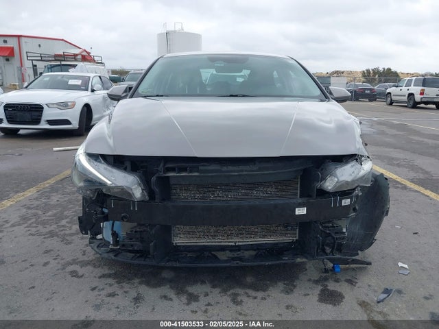 KMHLM4AG8NU325382 Hyundai ELANTRA SEL