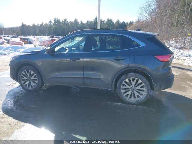 1FMCU9J96LUC74945 Ford Escape Titanium
