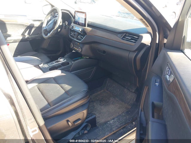 1FMCU9J96LUC74945 Ford Escape Titanium