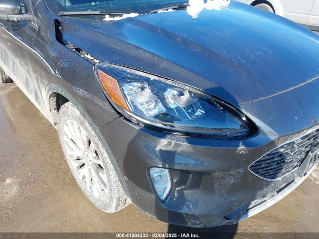 1FMCU9J96LUC74945 Ford Escape Titanium