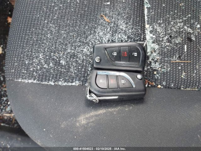 2T3K1RFV7RC277770 Toyota RAV4 LE