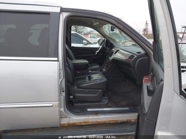 2011 CADILLAC ESCALADE 1GYS4AEF5BR140506 Photo 4