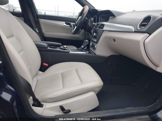 Продажа на аукционе авто 2013 Mercedes-benz C 250 Luxury/sport, vin: WDDGF4HB6DA773149, номер лота: 41504815
