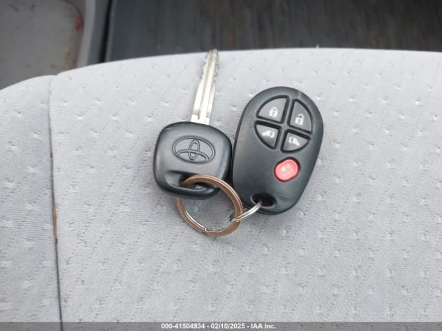 5TDKZ3DC3LS050672 Toyota SIENNA LE