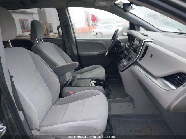 5TDKZ3DC3LS050672 Toyota SIENNA LE