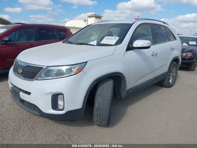 KIA SORENTO LX 2015 5XYKT3A69FG565497 Image 2