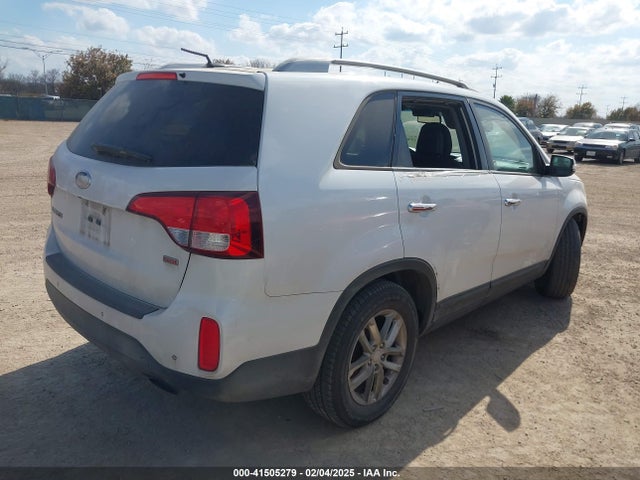 KIA SORENTO LX 2015 5XYKT3A69FG565497 Image 4