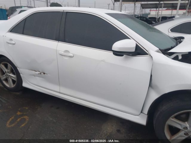 4T1BF1FK3EU825127 Toyota CAMRY SE