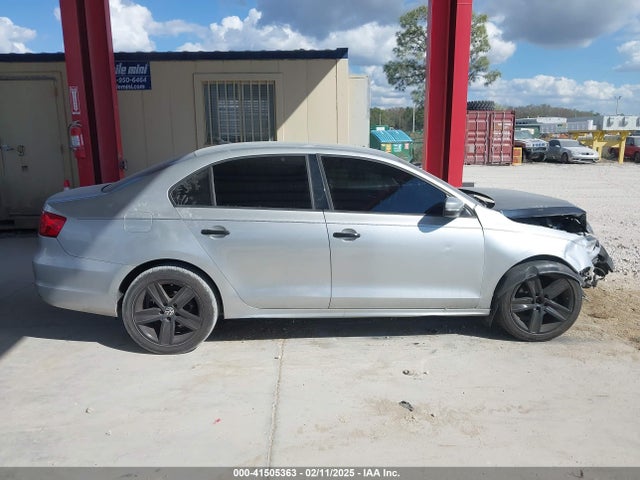 3VWD17AJXEM359954 Volkswagen Jetta 1.8t Se