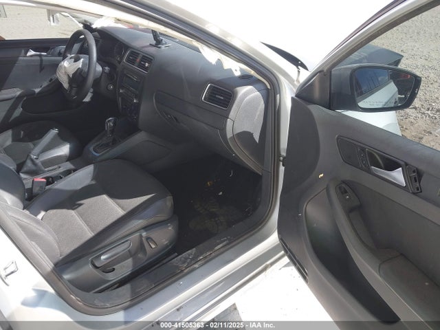 3VWD17AJXEM359954 Volkswagen Jetta 1.8t Se